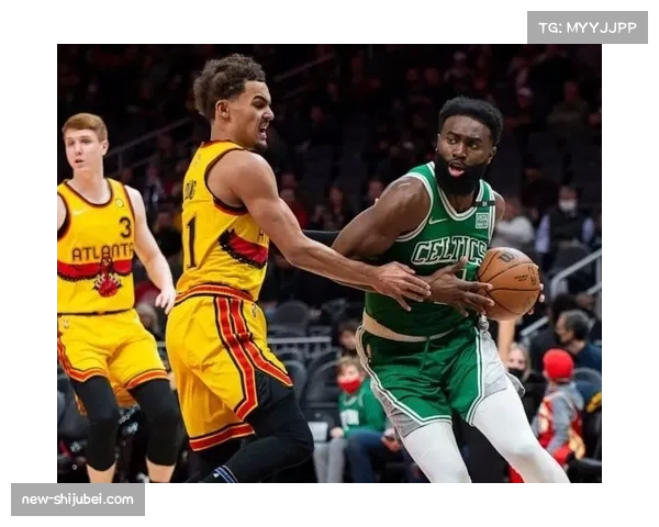 老鹰外接布朗核心作用凸显 关键接球决定比赛走向